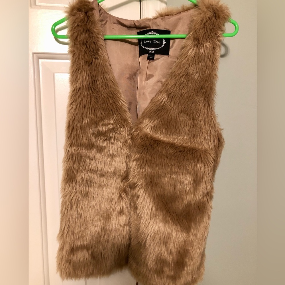 NEW Women’s Soft Vest Size Small